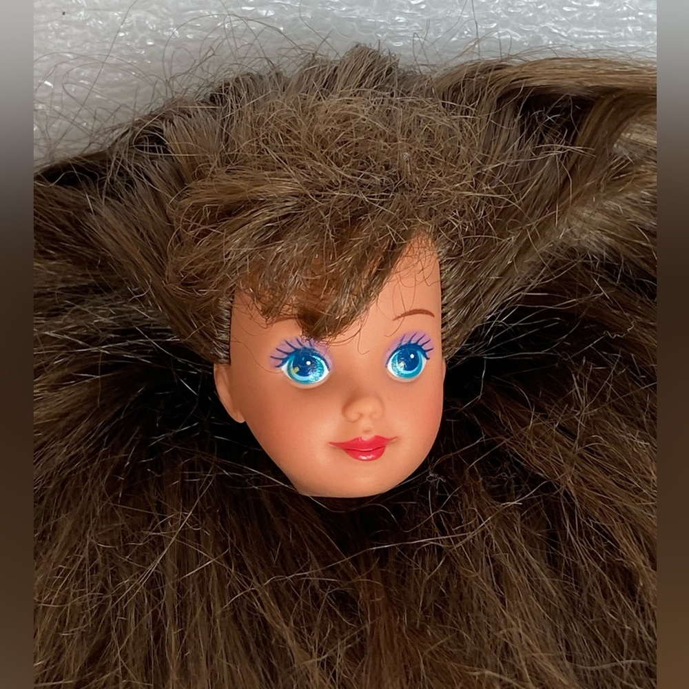 Vintage 1990s Barbie COURTNEY Doll Brown
Long Hair - HEAD Replacement Only
